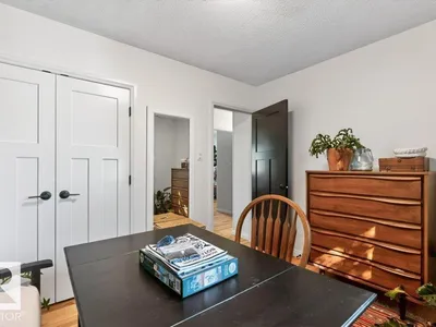 9047 52 ST NW photo 23