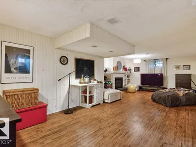 9047 52 ST NW photo 28
