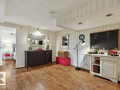 9047 52 ST NW photo 31