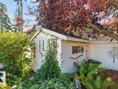 9047 52 ST NW photo 44