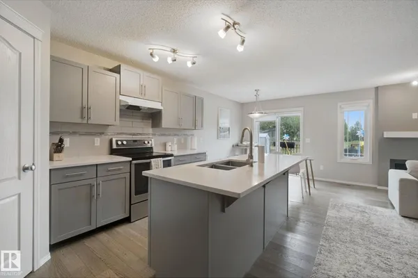 735 176 ST SW photo 2