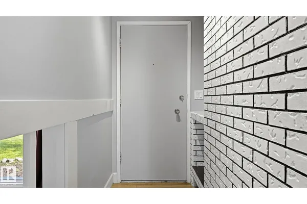 9216 93 ST photo 3