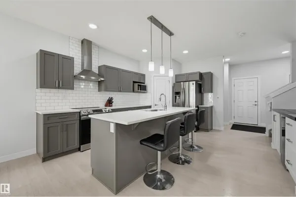 918 DANIELS LO SW photo 3