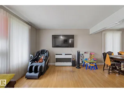 4323 114B ST NW photo 5