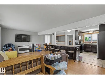 4323 114B ST NW photo 4