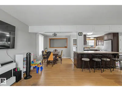 4323 114B ST NW photo 8