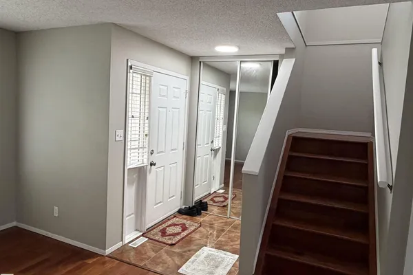 1535 80A ST NW photo 2