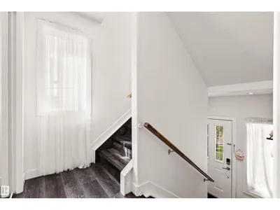 15713 102 AV NW photo 4