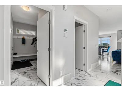 1103 26 AV NW photo 4