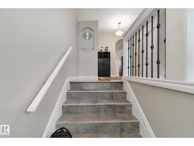 10416 69 AV NW photo 8