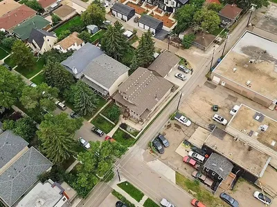 10416 69 AV NW photo 65