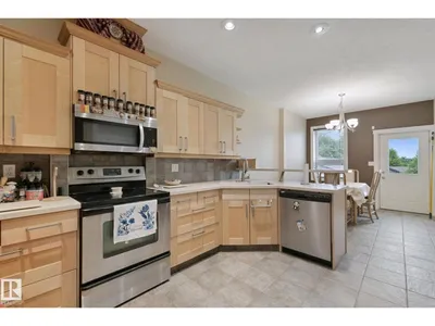10416 69 AV NW photo 22