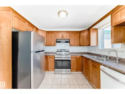 11727 83 ST NW photo 6