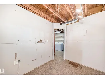 11727 83 ST NW photo 50