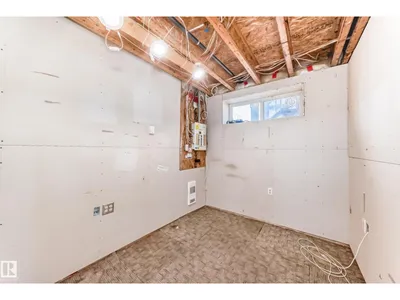 11727 83 ST NW photo 47