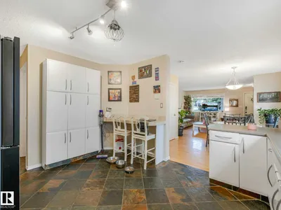 4031 38 Street NW photo 12