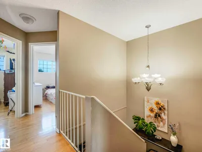 4031 38 Street NW photo 15