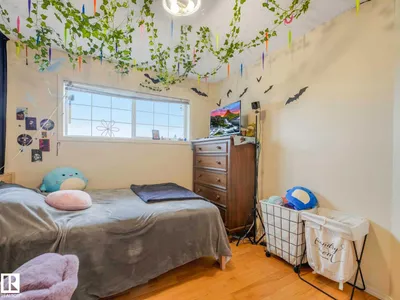 4031 38 Street NW photo 17