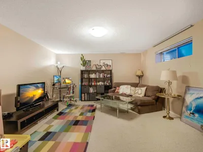 4031 38 Street NW photo 23