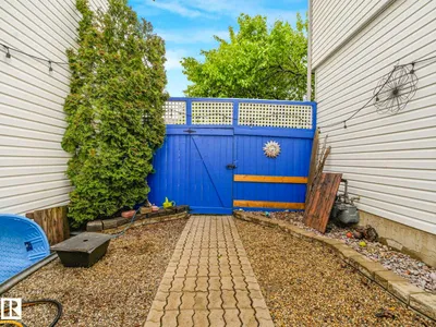 4031 38 Street NW photo 25