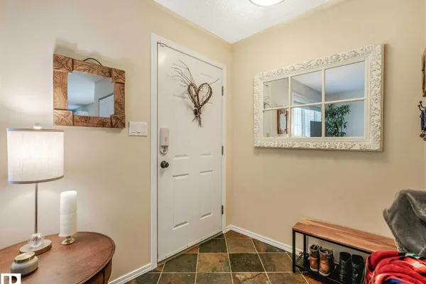 4031 38 Street NW photo 3