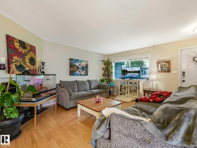 4031 38 Street NW photo 4