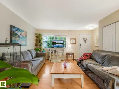 4031 38 Street NW photo 5