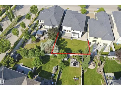 427 Windermere RD NW photo 4