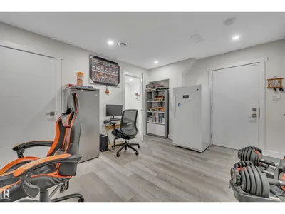 #4 9250 156 AV NW photo 37