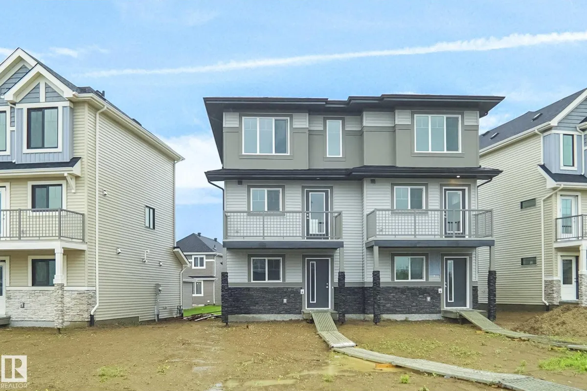 545 176 AV NE exterior