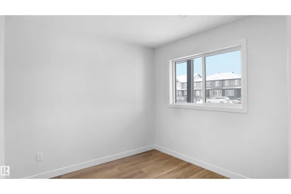 545 176 AV NE photo 3