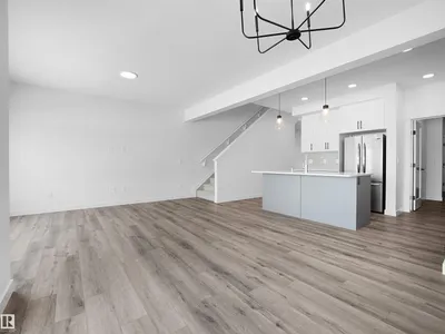 19066 20A AV NW photo 24