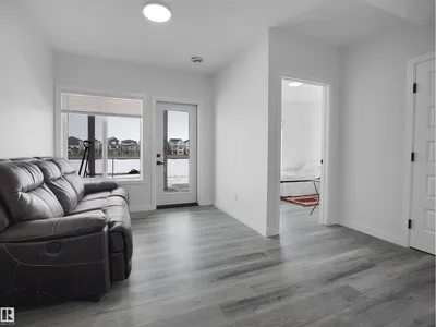 19066 20A AV NW photo 45