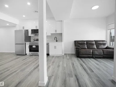 19066 20A AV NW photo 43