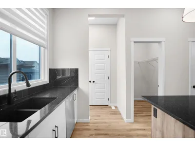 7100 51 AV photo 23