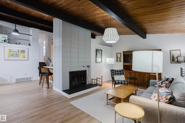 9059 52 ST NW photo 3