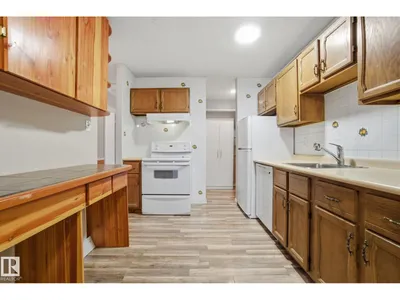 119 SURREY GARDENS GD NW photo 14