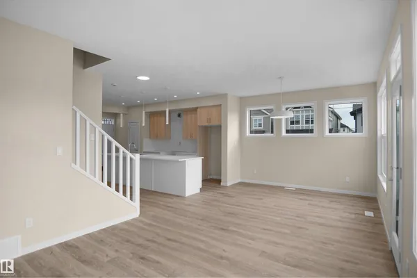 22915 95 AV NW photo 3