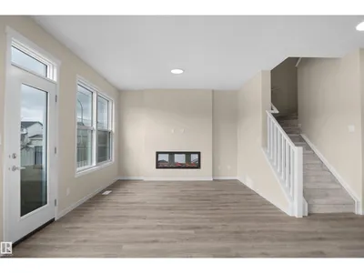 22915 95 AV NW photo 5
