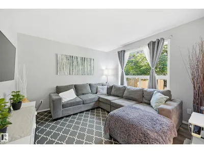 #1 3 GROVE MEADOW DR photo 12