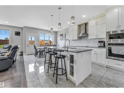 2639 17 AV NW photo 12