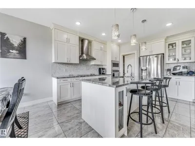2639 17 AV NW photo 13