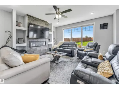 2639 17 AV NW photo 18