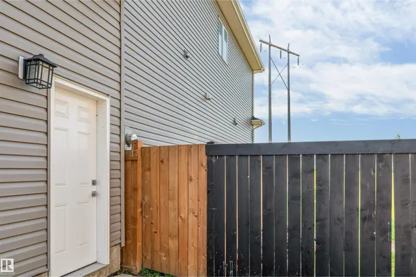 2639 17 AV NW photo 2