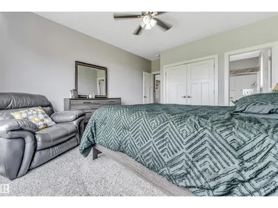 2639 17 AV NW photo 26