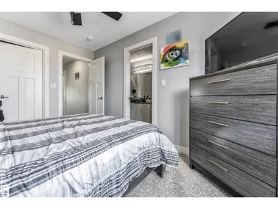 2639 17 AV NW photo 29