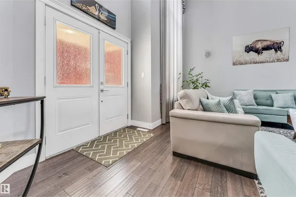 2639 17 AV NW photo 3
