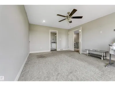 2639 17 AV NW photo 31