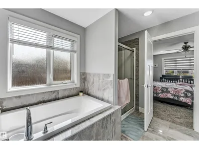 2639 17 AV NW photo 36
