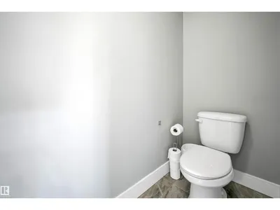 2639 17 AV NW photo 39